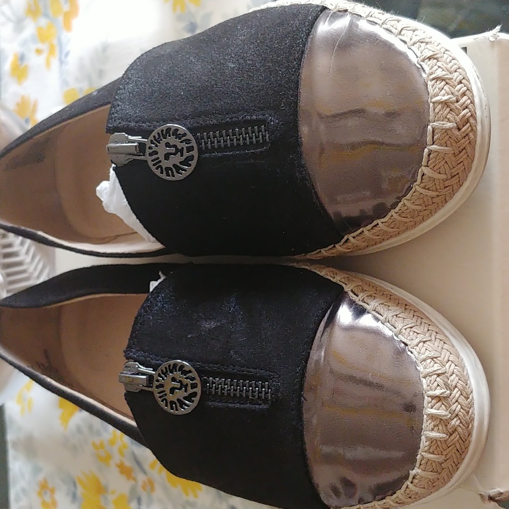 Chic Black/Pewter Cap Toe Flats